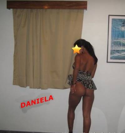 DANIELA MAMADA PROFUNDA.. MORENITA CALIENTE