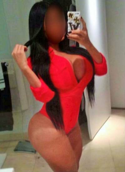 CHULA MORENA COMPLETA CON GRANDES TETAS.24H