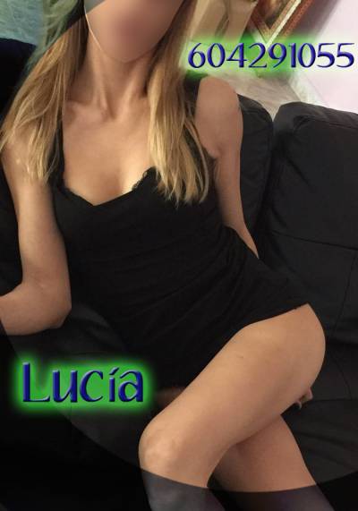 LUCIA…UNA RUBIA CACHONDA EN BUSCA DE GUERRA