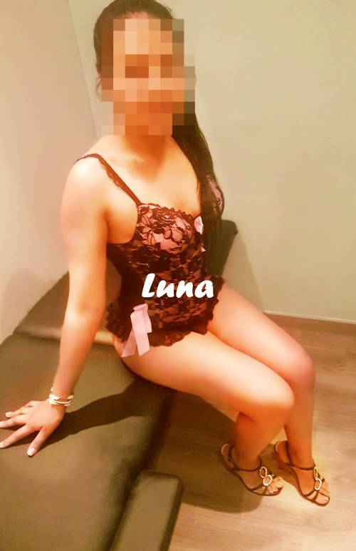 SOY LUNA, LATINA JOVENCITA DE 21 AÑOS