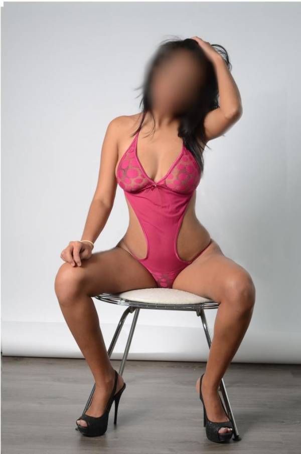 CAROLINA, SOY UNA ESCORT EDUCADA , CARIÑOSA , SIMPÁTICA Y NA