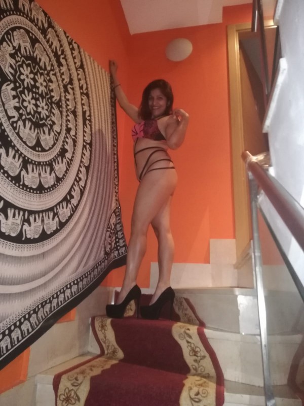 HANAH TE ESPERA TOCANDO EL COÑITO MOJADO 645940931