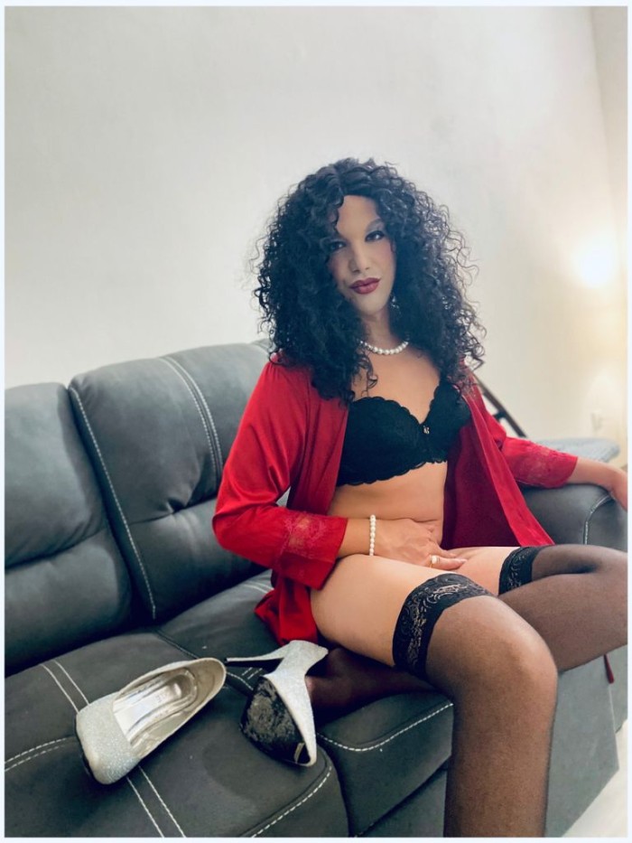 Lydia HERMOSA MASAJISTA travesti CD