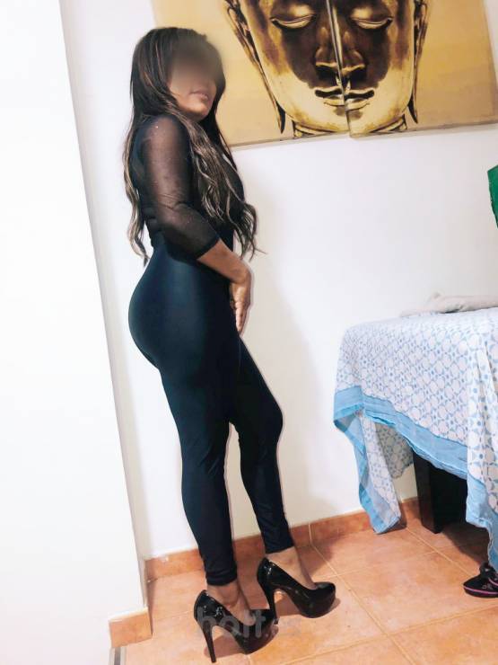 ENCANTADORA MULATA MADURA PARA UN RATO DE PLACER