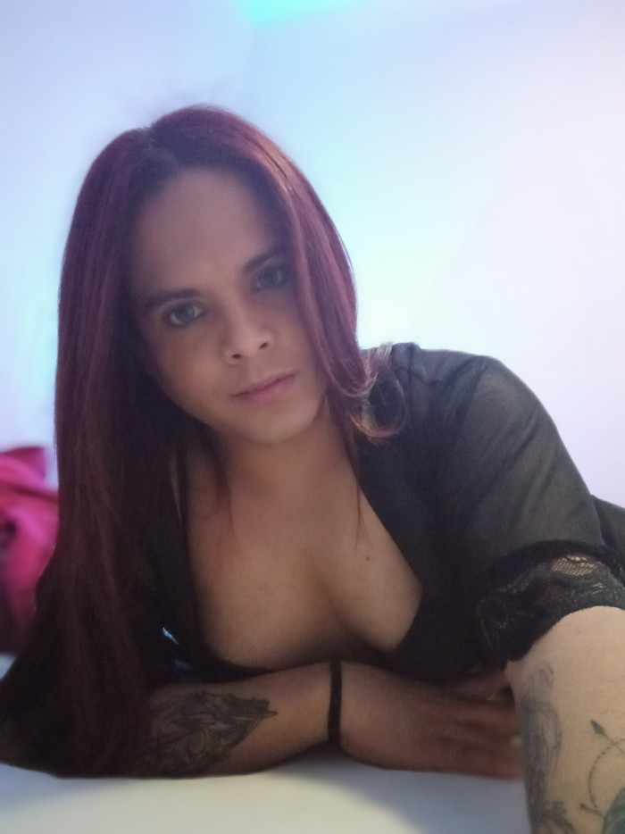 trans hormonada muy femenina y fiestera