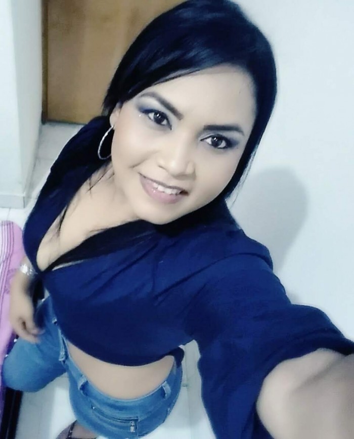 COLOMBIANA MUY SEXY CON UNOS SENOS DE ATAQUE