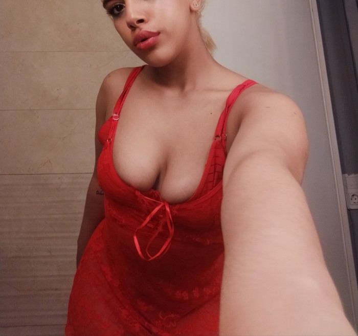 Luna joven guapa sensual cachonda guapísima 20 año