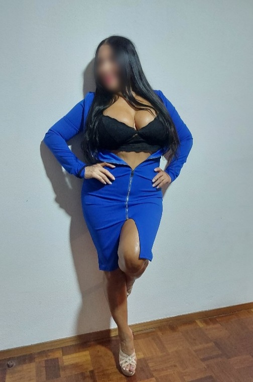 SEXY MADURA DE 53 DESPLAZAMIENTOS