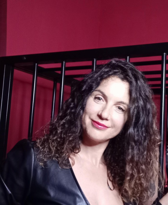 Mistress Gina BDSM humillacion fetiches fantasías