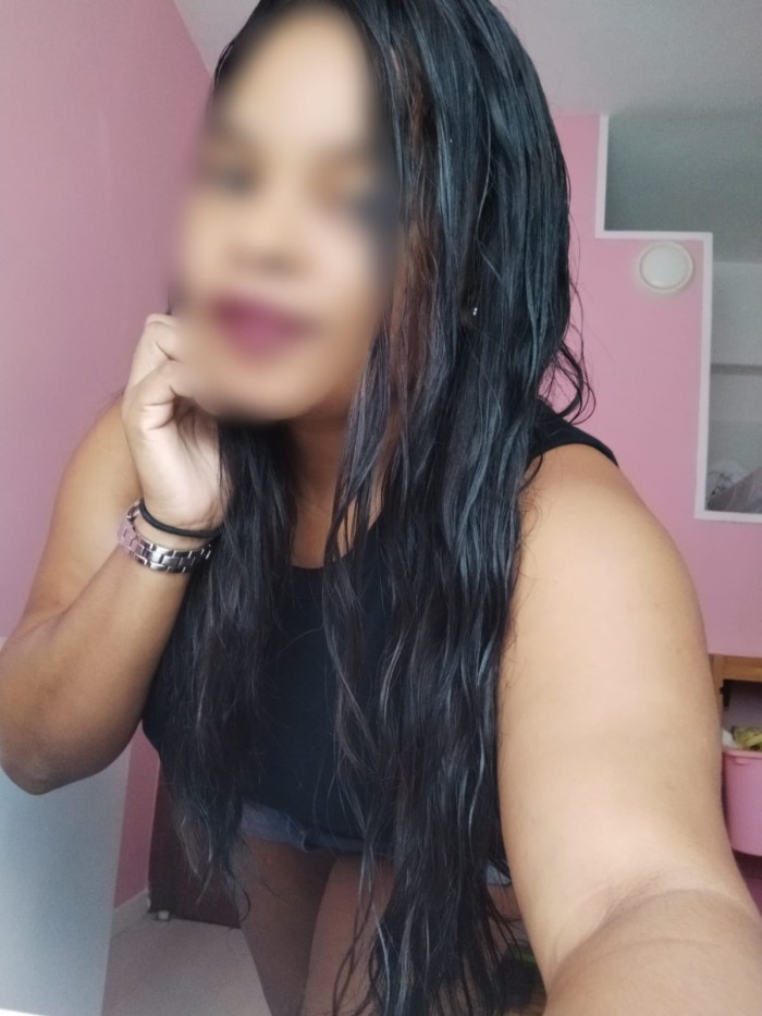 CAMILA SEXY Y EXTROVERTIDA LATINA LLENA DE MUCHA P