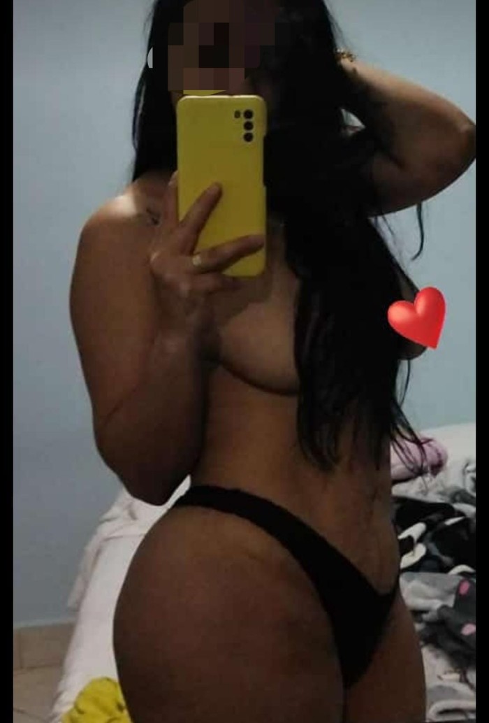 Hermosa y juguetona michel colombiana 26 años