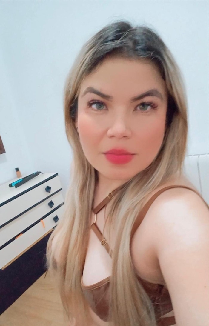 COLOMBIANA FIESTERA Y MUY CACHONDA A DOMICILIO