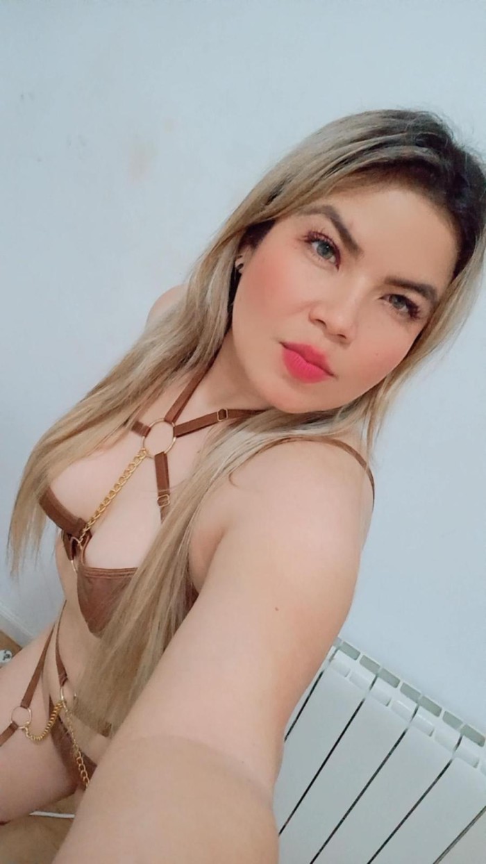 COLOMBIANA FIESTERA Y MUY CACHONDA A DOMICILIO