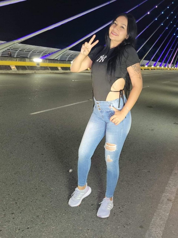 JOVENCITA ARDIENTE CON COÑITO CALIENTE