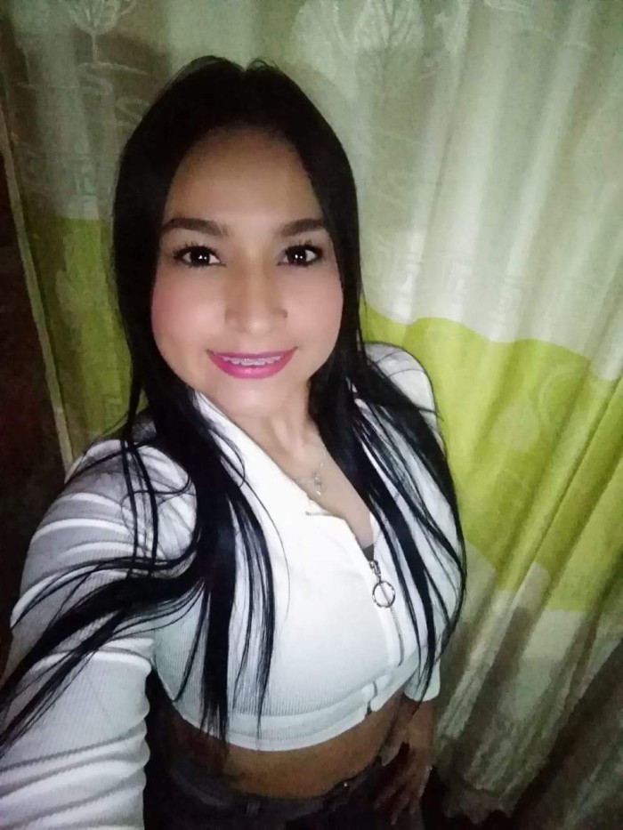 JOVENCITA ARDIENTE CON COÑITO CALIENTE