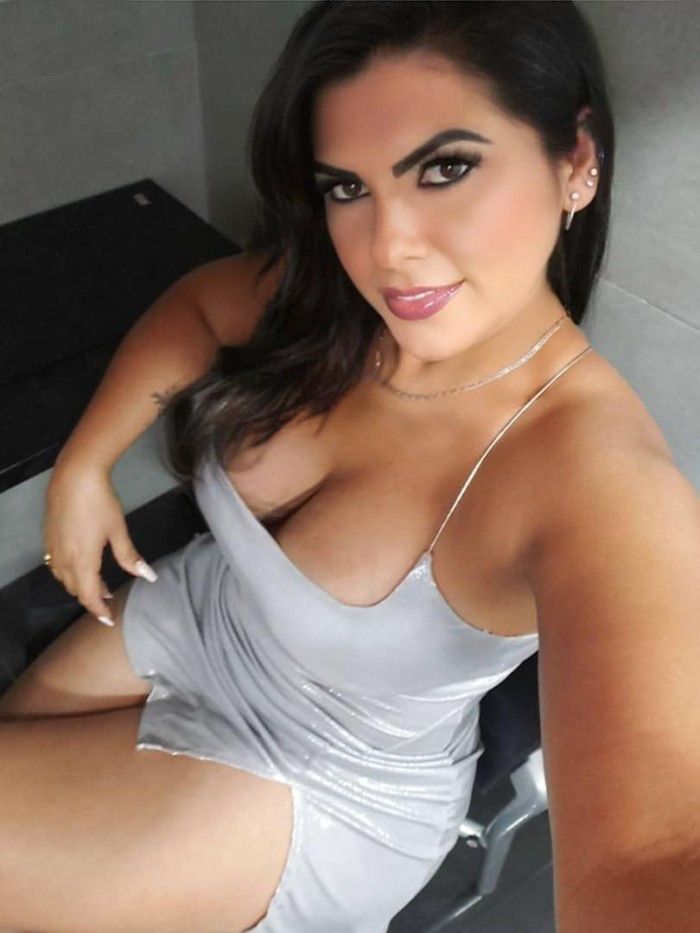 Zuly: Venezolana, toda natural 24h