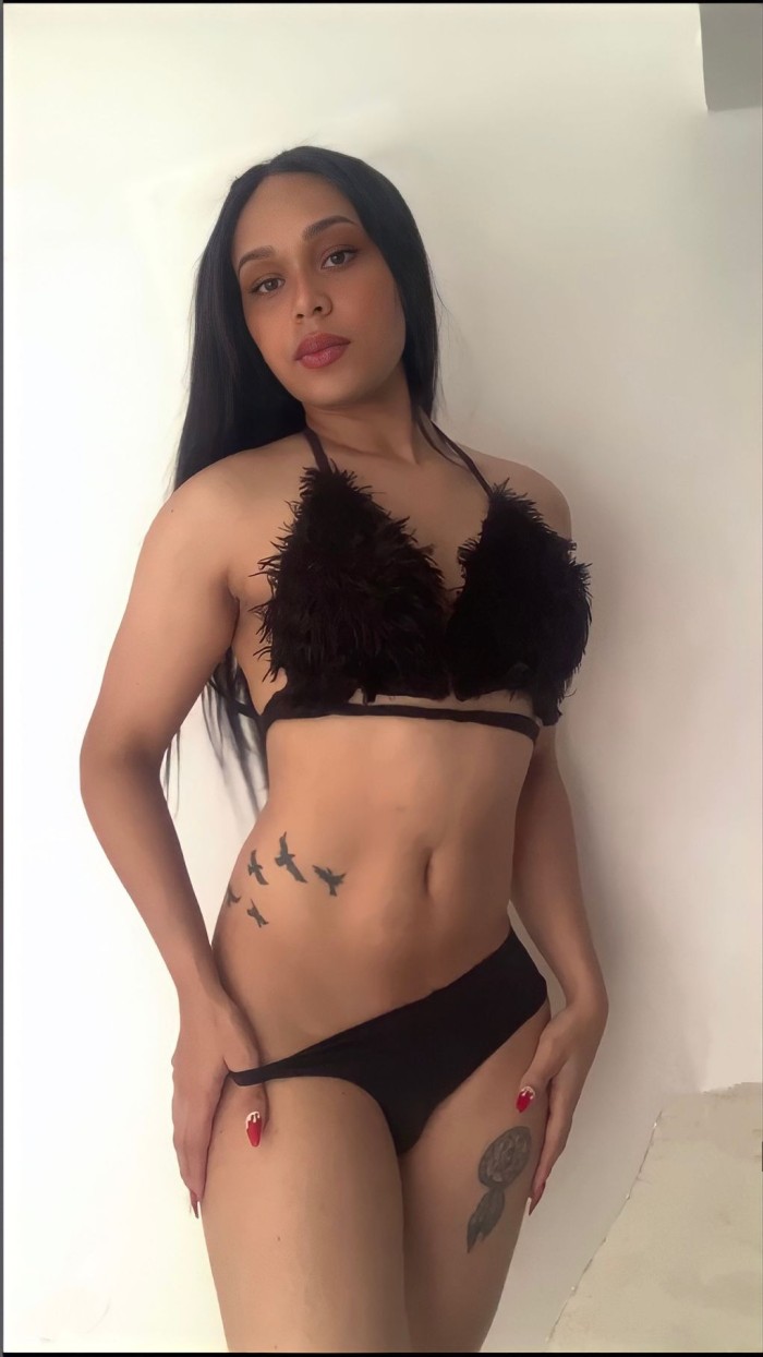 Samantha Zafiro , preciosa masajista colombiana