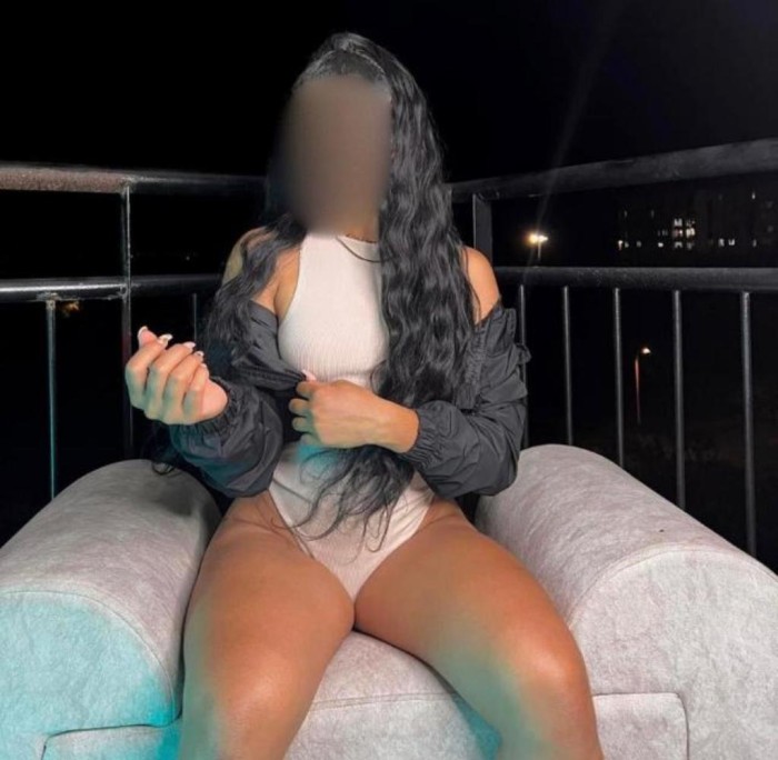 UNA JOVEN GUAPA Y DIVERTIDA…