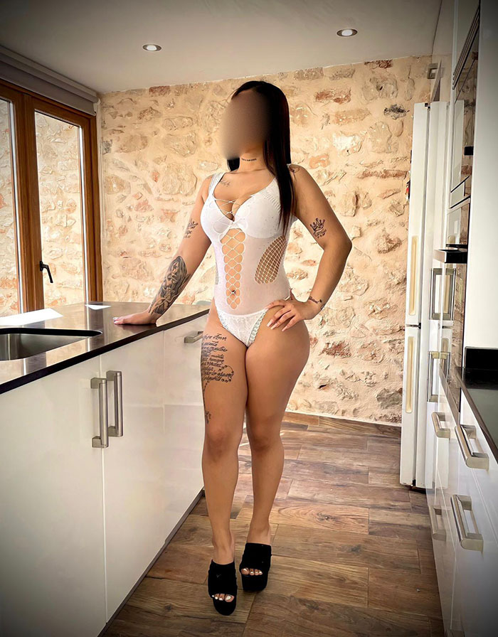 EXQUISITA LATINA DONDE PODRAS DERRAMAR TU LECHITA