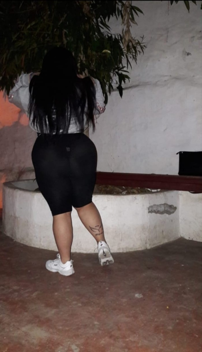 Jovencita gordita con domicilio particular