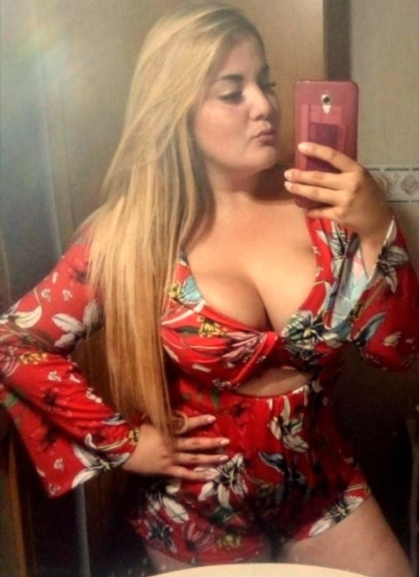 UNA RUBIA MUY CAÑERA