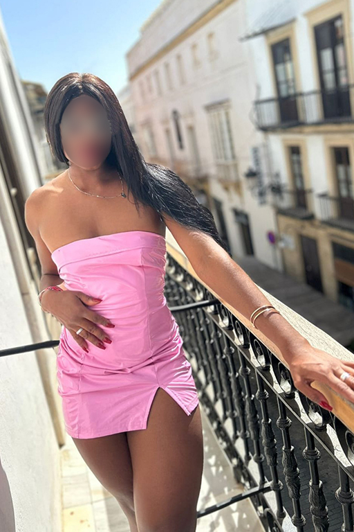 Erika  las manos  disponible para brindarte ese pl