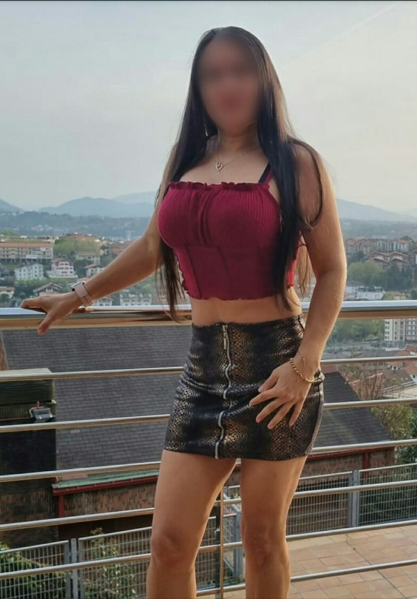 hola soy Camila tu alma gemela tu colombiana sensual