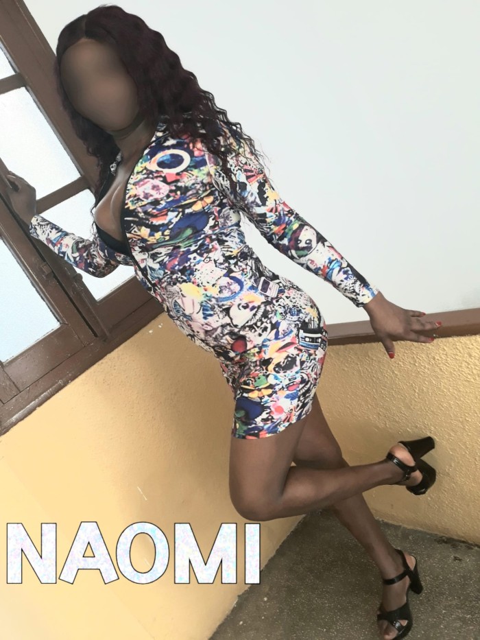 NAOMI….MULATA DE MANOS CALIENTES