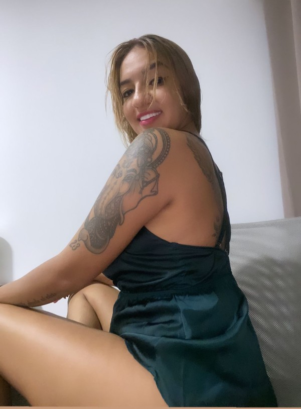 COLOMBIANA HERMOSA, JOVEN, JUGUETONA