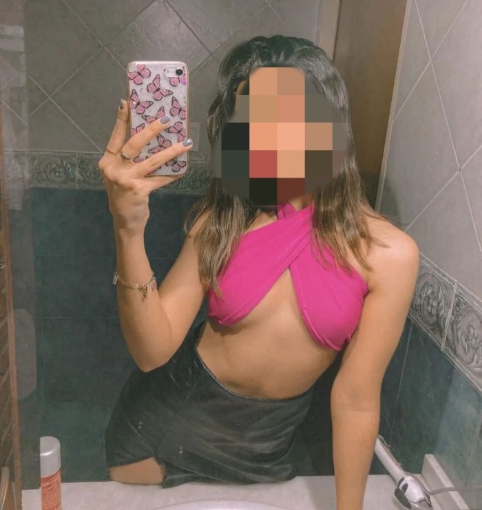 VIOLETA COMPLACIENTE Y MUY CALIENTE PARA TU DISFRU