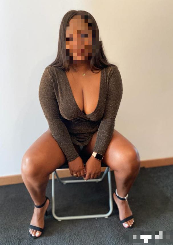 Jovencita de 20 años mulata tetas XXL naturales