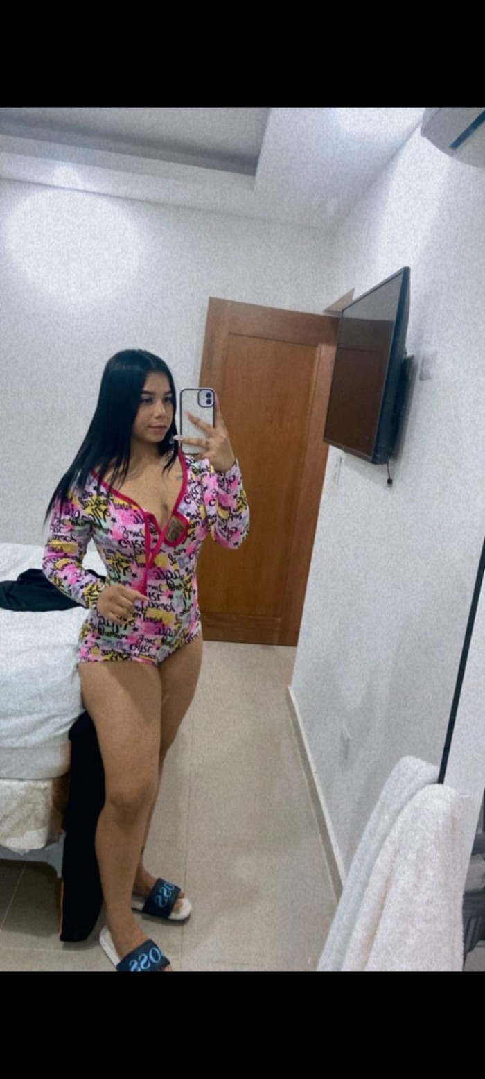 ESTA COLOMBIANA RICA Y TRAVIESA TE ESPERA PARA