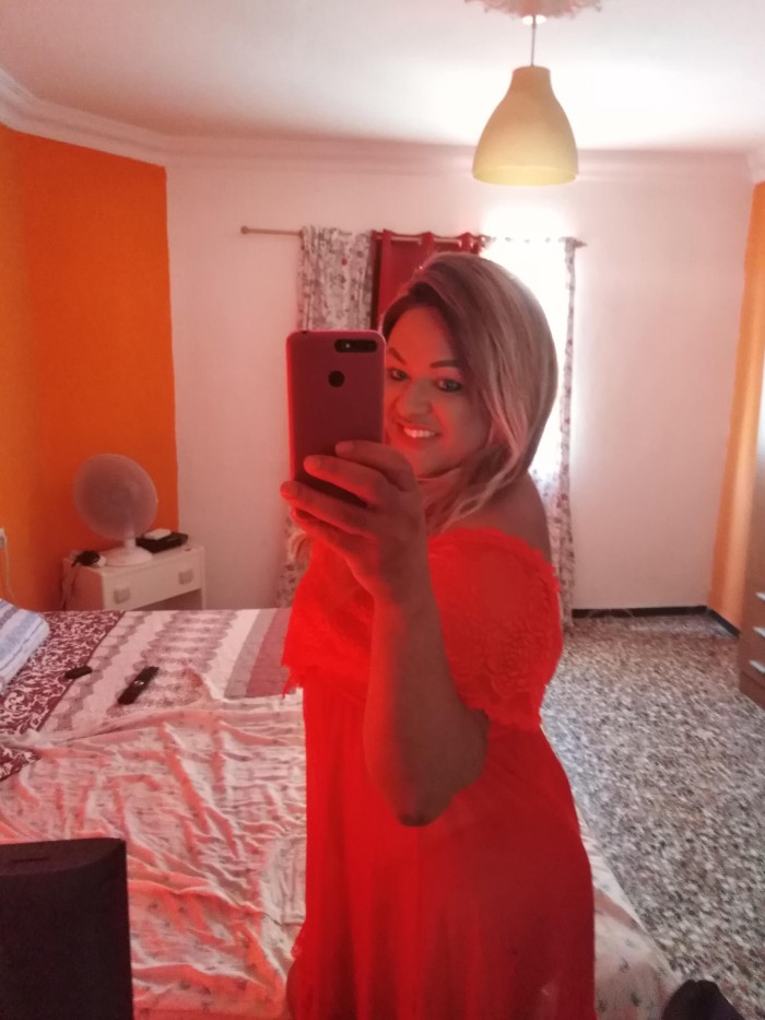 MIS AMORES SOY TATY UNA TRANS FEMININA MASAJISTA PARA HOMBRES PRINCIPIANTES