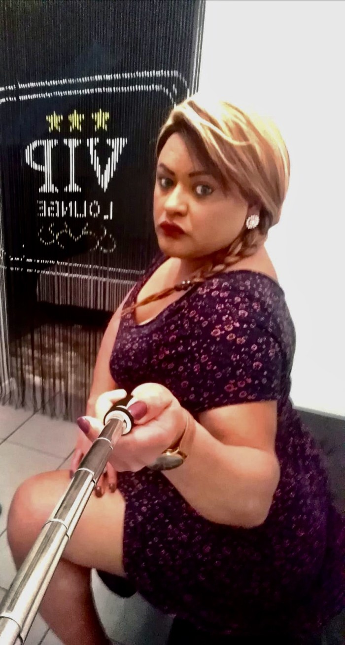 MIS AMORES SOY TATY UNA TRANS FEMININA MASAJISTA PARA HOMBRES PRINCIPIANTES