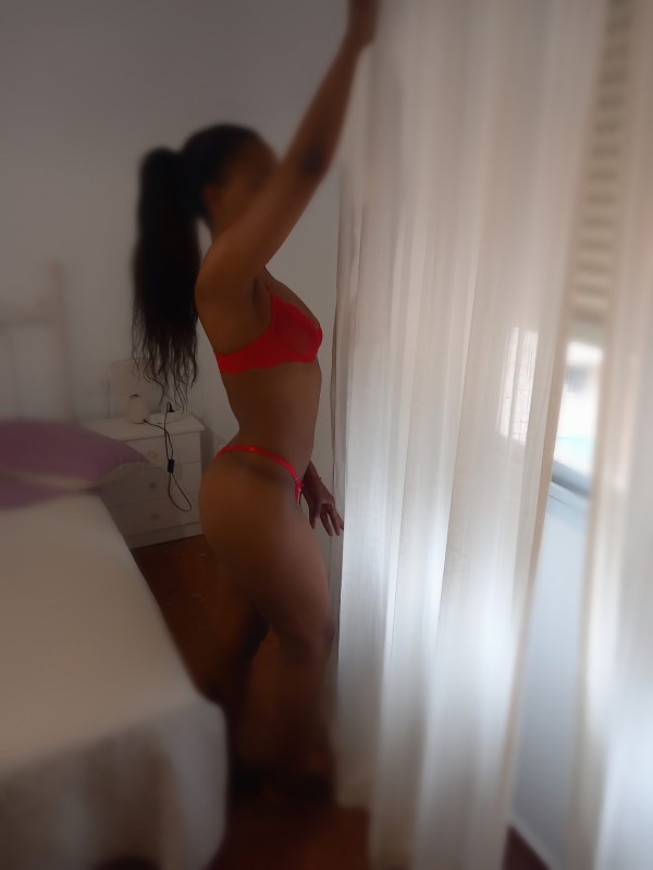 Morena sensual recien llegada