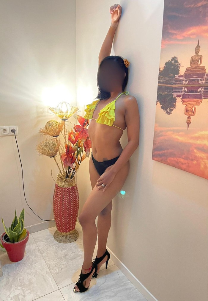 DEVORA, HERMOSA JOVENCITA CON CUERPO ENCANTADOR