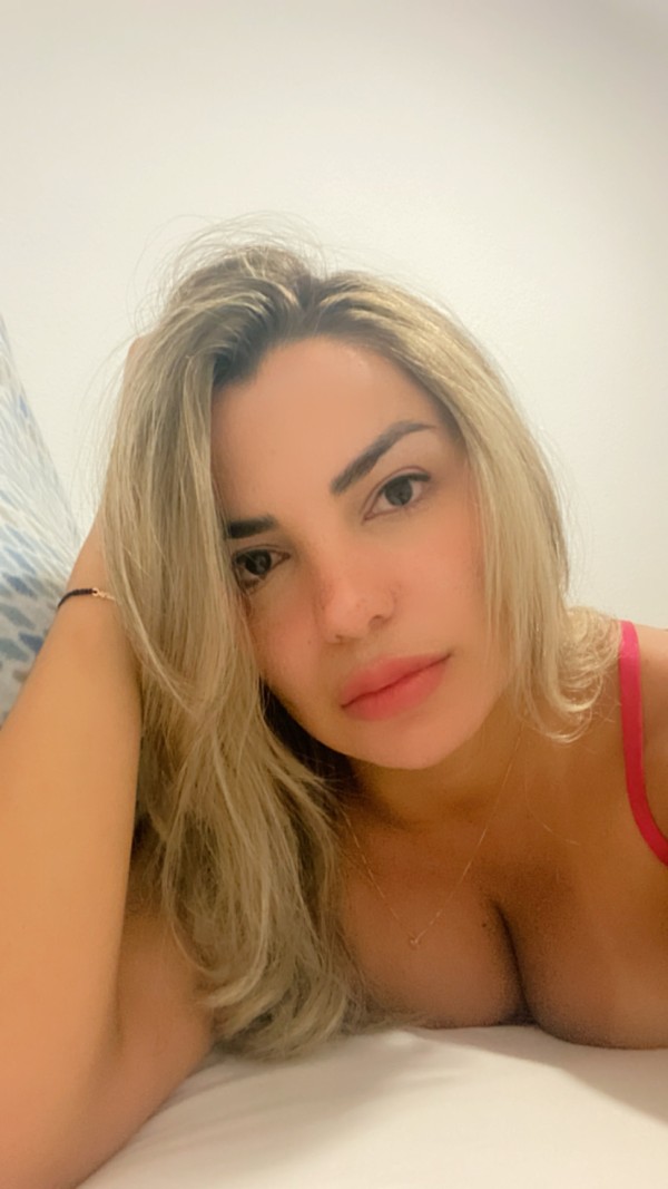 Brasileira Caliente