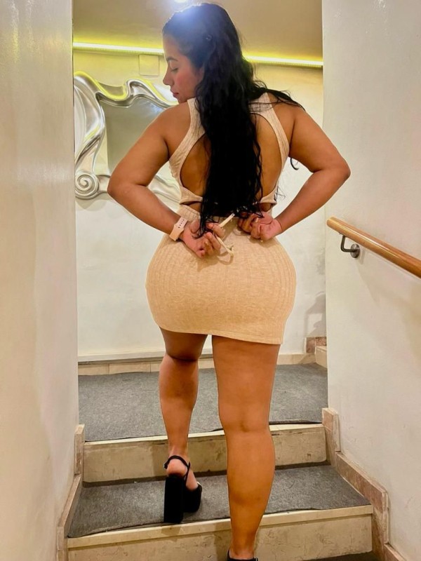 TEEN CURVY QUIERE HACERTE UNA RUSA