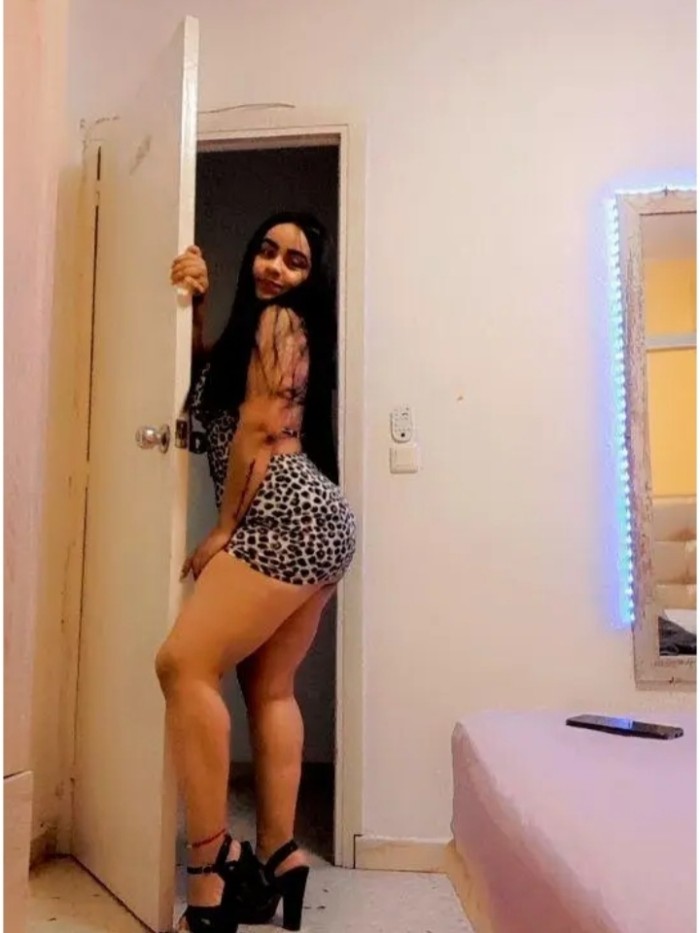 RECIBO EN VECINDARIO Preciosa canaria joven acompañamiento