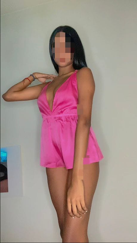 CORAL, JOVEN DE 18 BIEN CACHONDA