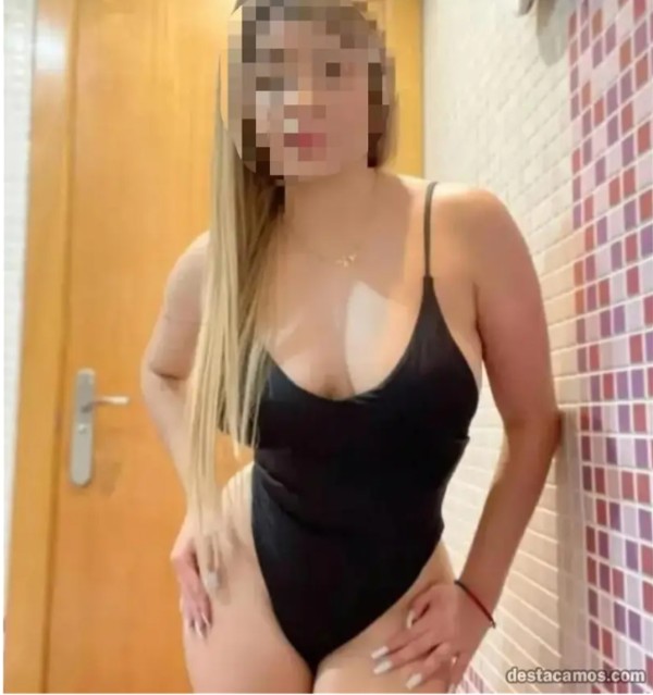 Rubia delgada y con curvas peligrosas