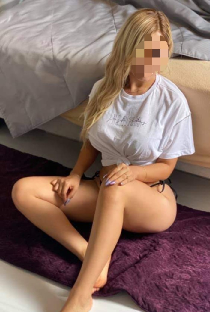 RUBIA SEXY MORVOSA BUEN ROLLO MASAJISTA 24H