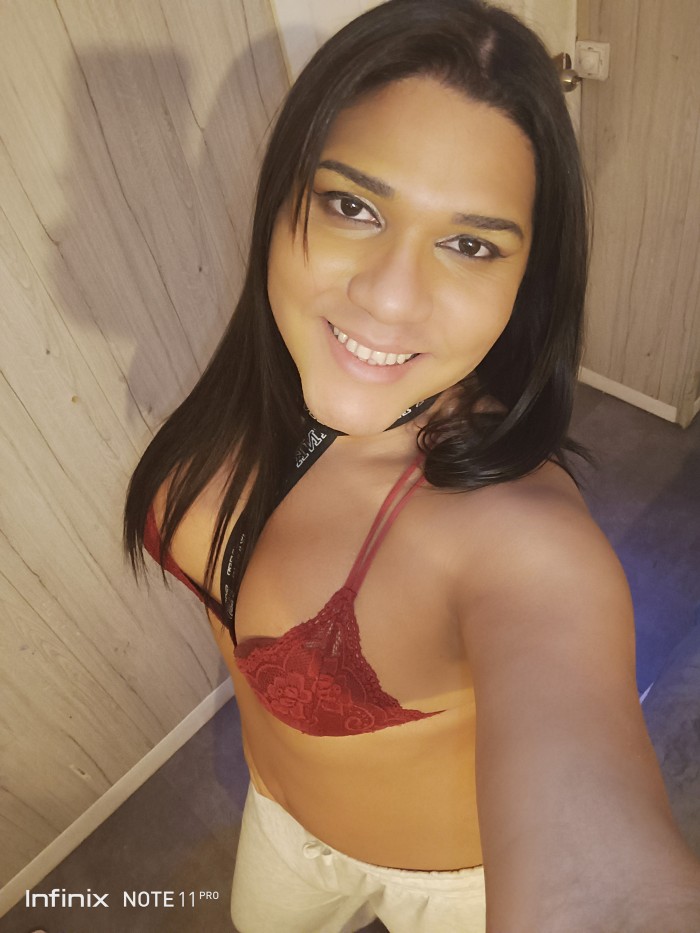 Diosa latina trans fogosa disponible en BCN