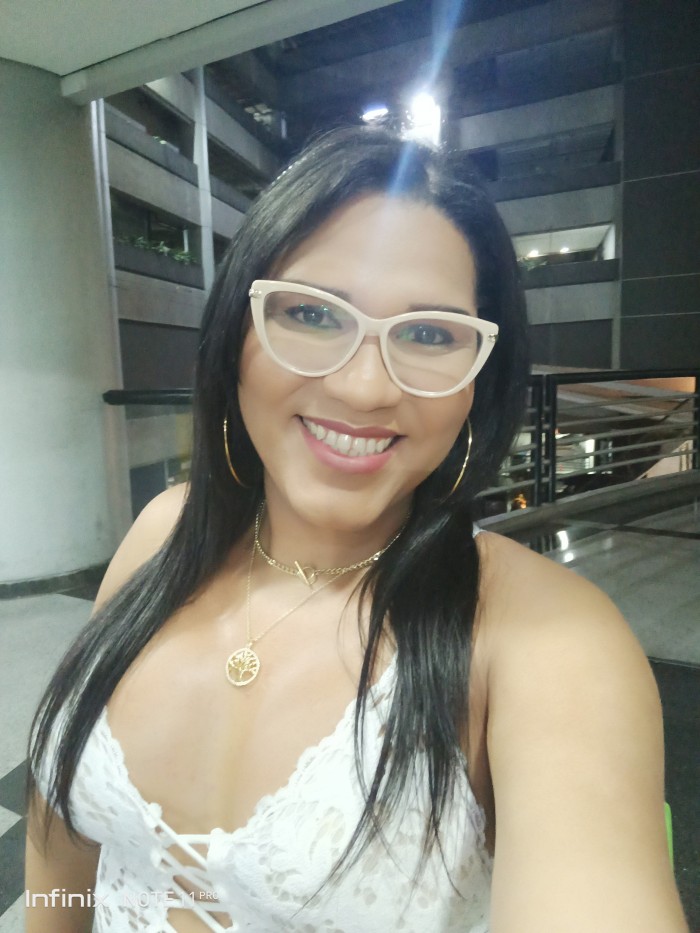 Diosa latina trans fogosa disponible en BCN