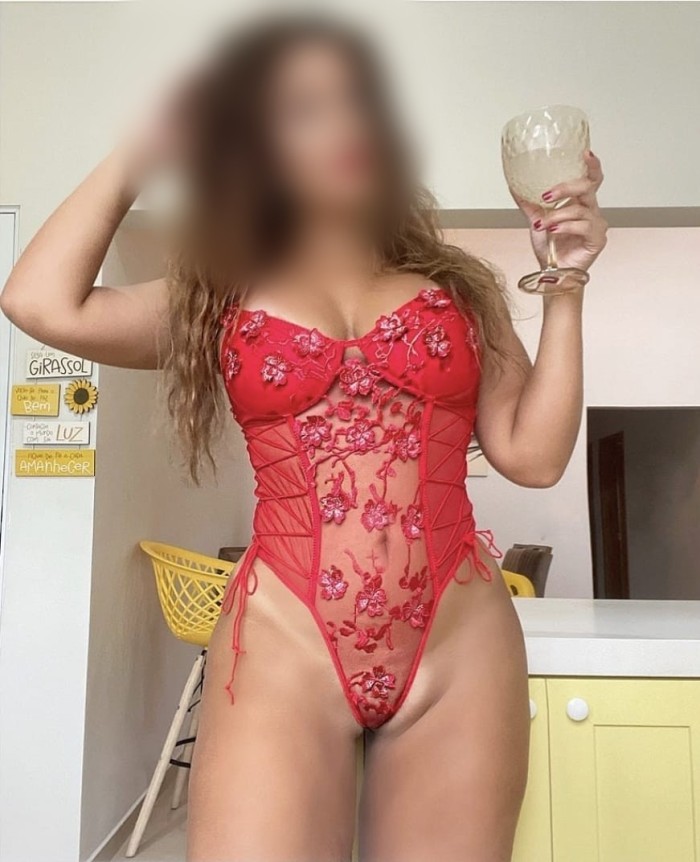 Perla caliente y juguetona