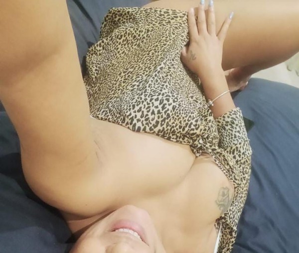 ELENA UNA MUJER INDEPENDIENTE DIVERTIDA Y MUY SEXY