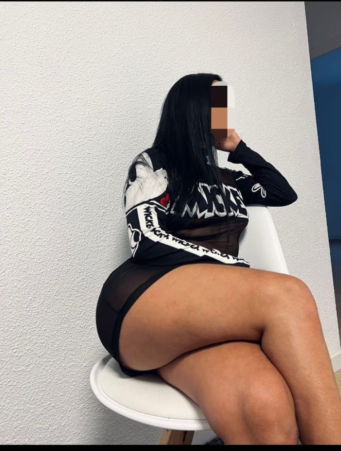 karla hermosa joven fiestera y divertida