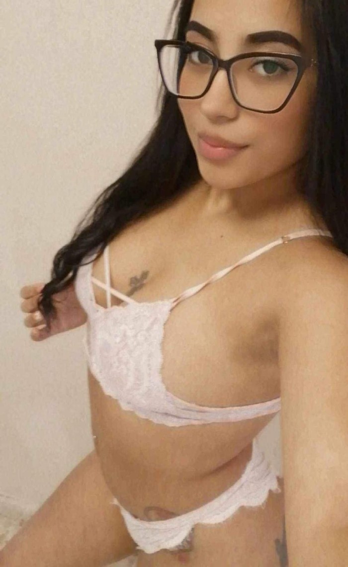 Andrea Colombiana 19 años