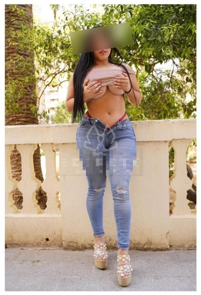 VEN Y DISFRUTA DE MIS RICAS TETAS