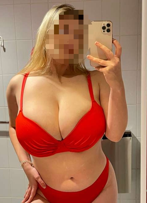 Preciosa masajista escort tetas grandes